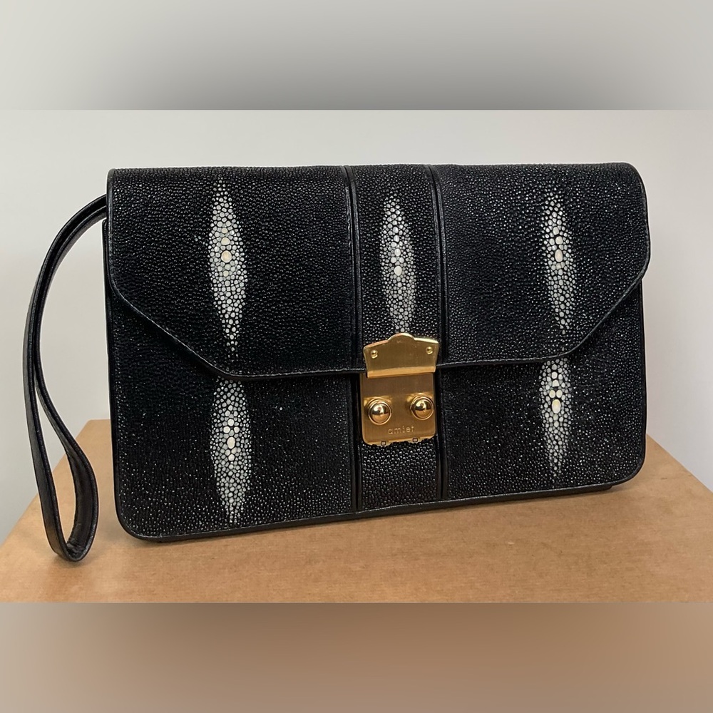Stingray clutch wallet with lock clasp EUC